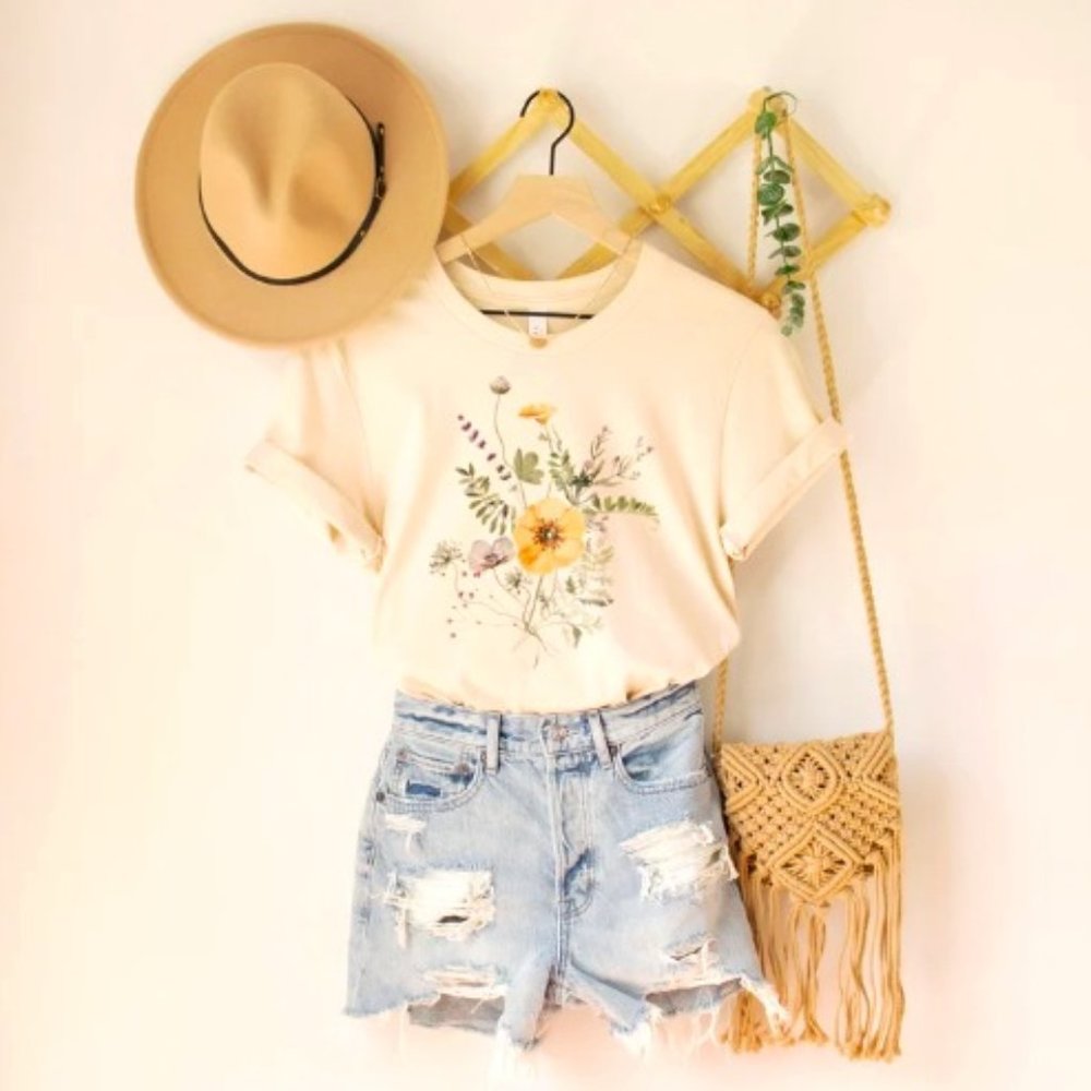 Wild Flower Bouquet, Oversized T-Shirt, Wildflowers Graphic Tee Shirt for Women